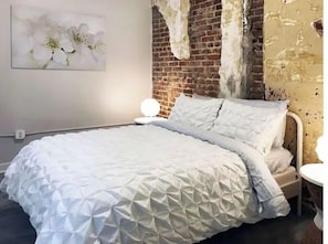 1 habitación, escritorio, tabla de planchar con plancha y wifi gratis 