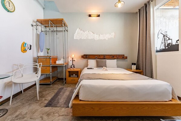 Iron/ironing board, WiFi, bed sheets