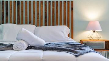 Iron/ironing board, WiFi, bed sheets