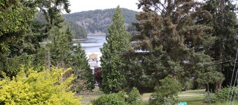Chalet overlooking quiet bay, surrounded by Deception Pass state park