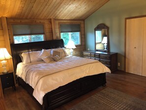 2 عدّة غرف نوم ومكواة/لوح كي وواي فاي مجانًا وملاءات أسرّة