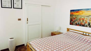 1 chambre, fer et planche Ă repasser, Wi-Fi gratuit, draps fournis