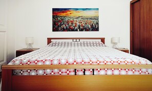 1 habitación, tabla de planchar con plancha, wifi gratis y ropa de cama 