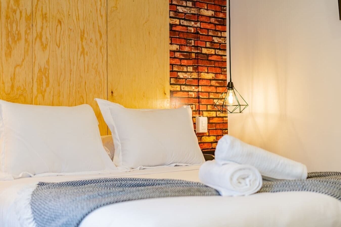 Strykjärn/strykbräda, wi-fi och sängkläder