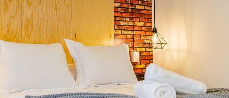 Strykjärn/strykbräda, wi-fi och sängkläder