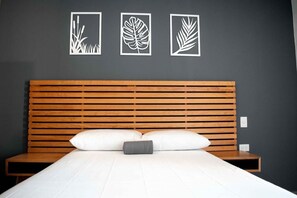 Fer et planche à repasser, Wi-Fi, literie fournie