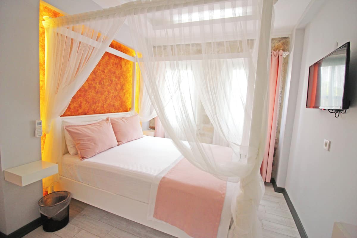Standard Room | Premium bedding, free WiFi, bed sheets