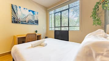 Iron/ironing board, WiFi, bed sheets