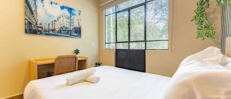 Iron/ironing board, WiFi, bed sheets