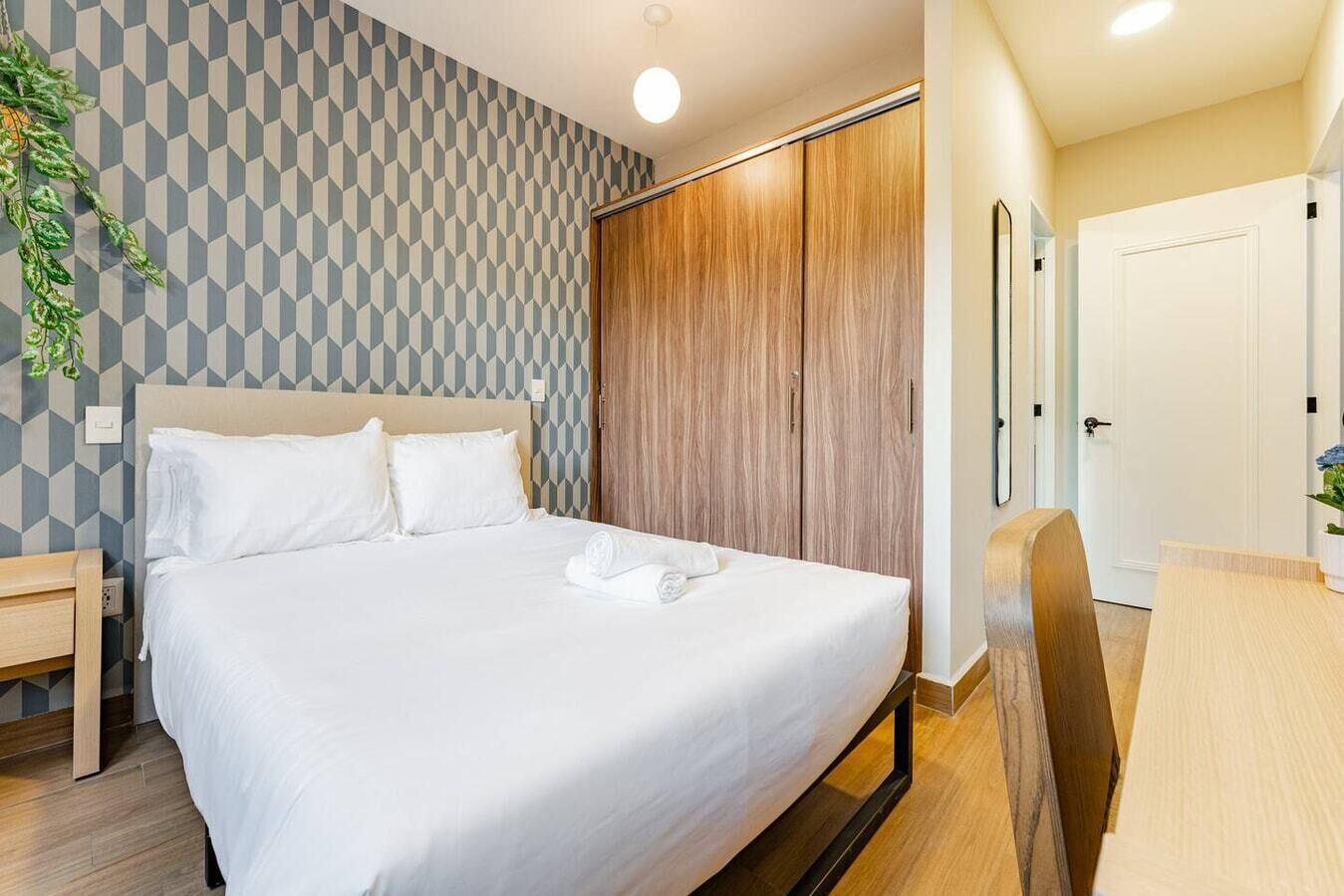 Iron/ironing board, WiFi, bed sheets