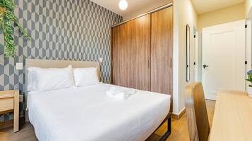 Iron/ironing board, WiFi, bed sheets