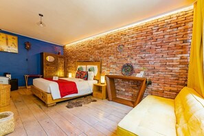 Tabla de planchar con plancha, wifi, ropa de cama