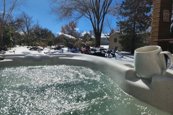 Tina de hidromasaje al aire libre