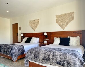 Laptop workspace, travel cot, free WiFi, bed sheets - Luxury Suites Veleta (Tulum)