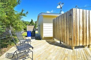 Terrace/patio - Charming one level, 3 bedroom home in the heart of Nags Head! (Nags Head)