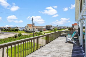 Terrace/patio - 4 bedroom, short walk to the beach in Kill Devil Hills! (Kill Devil Hills)