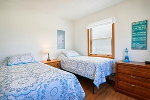 Room - 4 bedroom, short walk to the beach in Kill Devil Hills! (Kill Devil Hills)