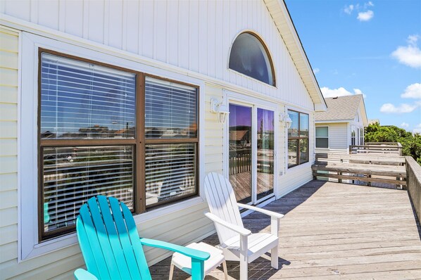 Terrace/patio - 4 bedroom, short walk to the beach in Kill Devil Hills! (Kill Devil Hills)