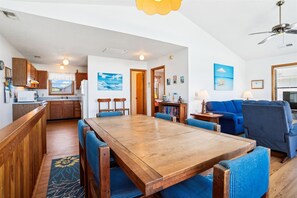 Dining - 4 bedroom, short walk to the beach in Kill Devil Hills! (Kill Devil Hills)
