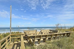 Beach - Gorgeous old nags head oceanfront home with spacious decks and beautiful views! (Nags Head)
