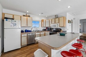 Private kitchen - Oceanfront in South Nags Head! 4 bedrooms, quiet location, beautiful views! (Nags Head)