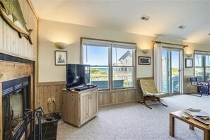 TV, fireplace, DVD player