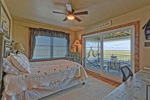 5 bedrooms, desk, iron/ironing board, free WiFi - "Bay Dream" Avalon - 360 Views - Hot Tub - Roof Deck - Bike To Beach (Avalon)