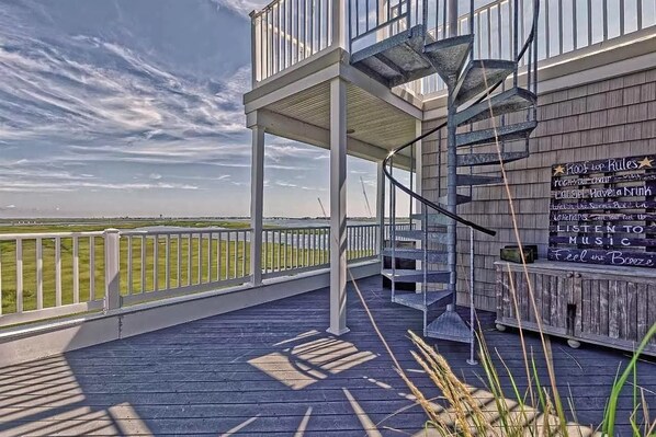 Property grounds - "Bay Dream" Avalon - 360 Views - Hot Tub - Roof Deck - Bike To Beach (Avalon)