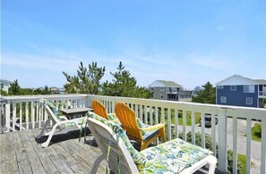 Property grounds - Well-maintained 4 bedroom home in quiet South Nags Head! (Nags Head)