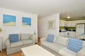 TV, caminetto, lettore DVD