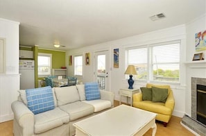 TV, caminetto, lettore DVD