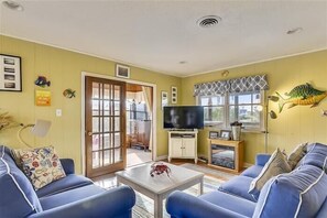 TV, DVD player - 3 Bedroom with a private pool and hot tub in SNH! Short walk to the beach. (Nags Head)