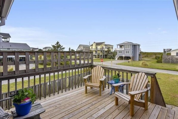 Property grounds - 3 Bedroom with a private pool and hot tub in SNH! Short walk to the beach. (Nags Head)