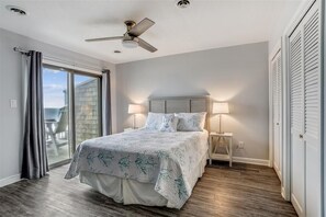 3 bedrooms, free WiFi - Modern & comfortable OCEANFRONT condo with beautiful views in Kill Devil Hills! (Kill Devil Hills)