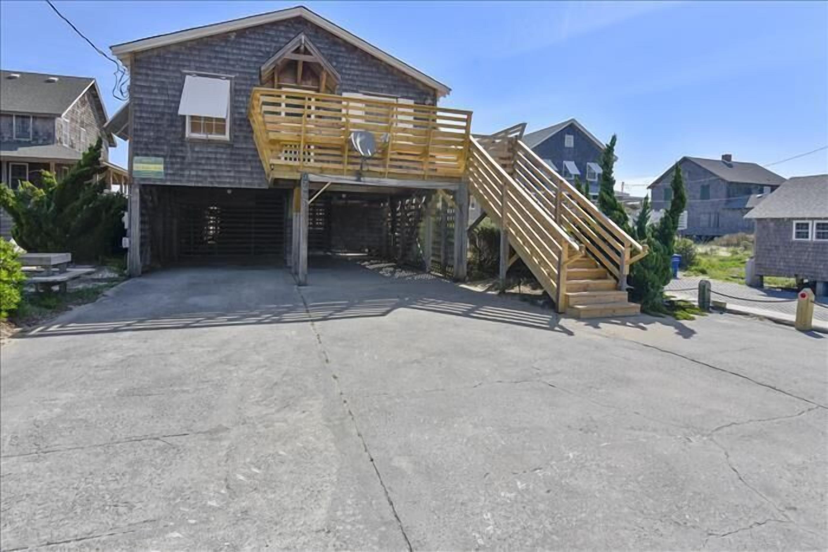 Semi-oceanfront old nags head style cottage with hot tub!