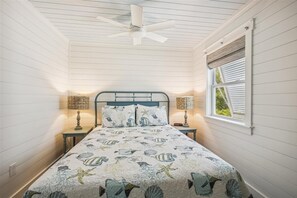 3 bedrooms, free WiFi - Private pool and steps to the beach in quiet Southern Shores! Perfect beach home (Southern Shores)