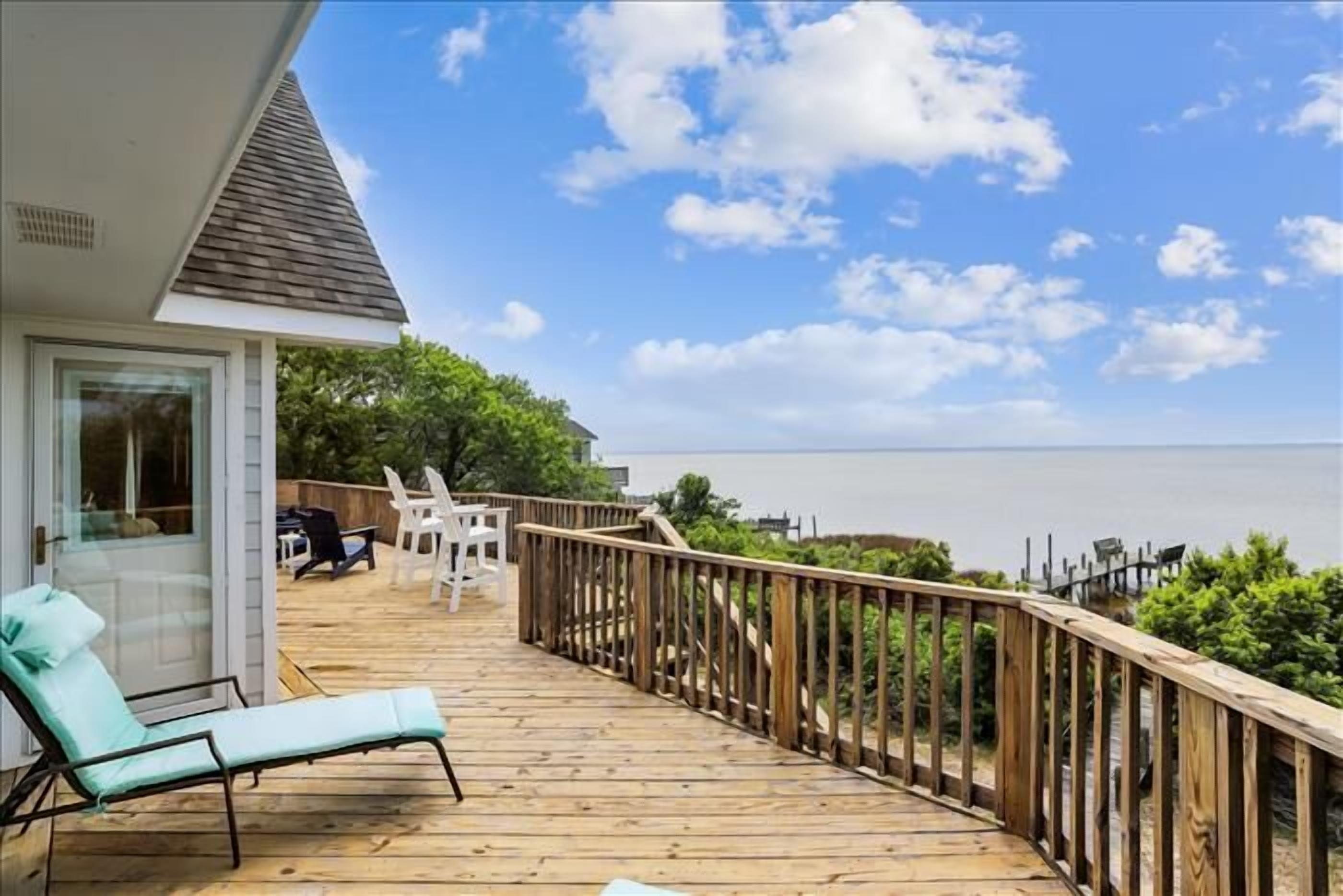 Incredible sunset and sound views! Private pier and great location in Duck!