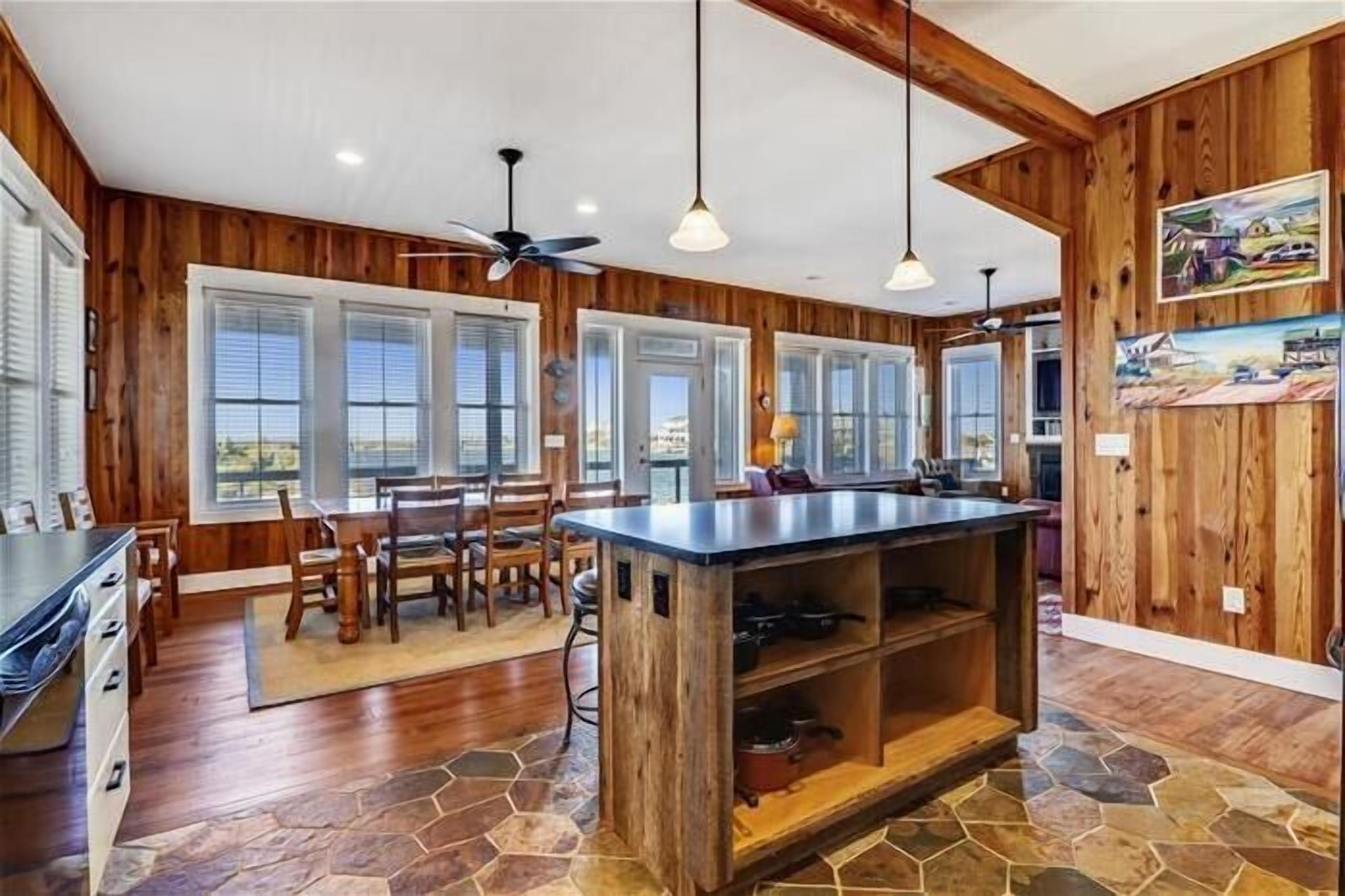 المنشأة من الداخل