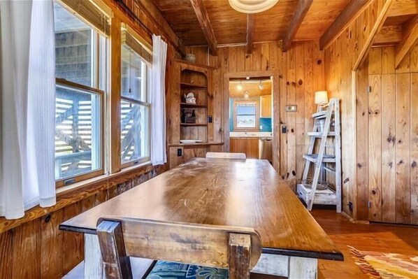 Dining - Historic old Nags Head next to Jockey's Ridge! Great views, walk to sound access (Nags Head)