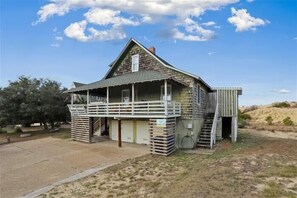 Exterior - Historic old Nags Head next to Jockey's Ridge! Great views, walk to sound access (Nags Head)