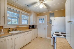 Fridge, microwave, oven, stovetop - Old Nags Head style with wrap around porch! Soundside Rd in Nags Head! (Nags Head)