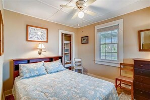3 bedrooms, free WiFi - Old Nags Head style with wrap around porch! Soundside Rd in Nags Head! (Nags Head)