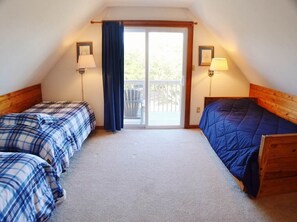 3 bedrooms, free WiFi - Just blocks from the beach on a budget! Nostalgic 3 BR cottage in Nags Head! (Nags Head)