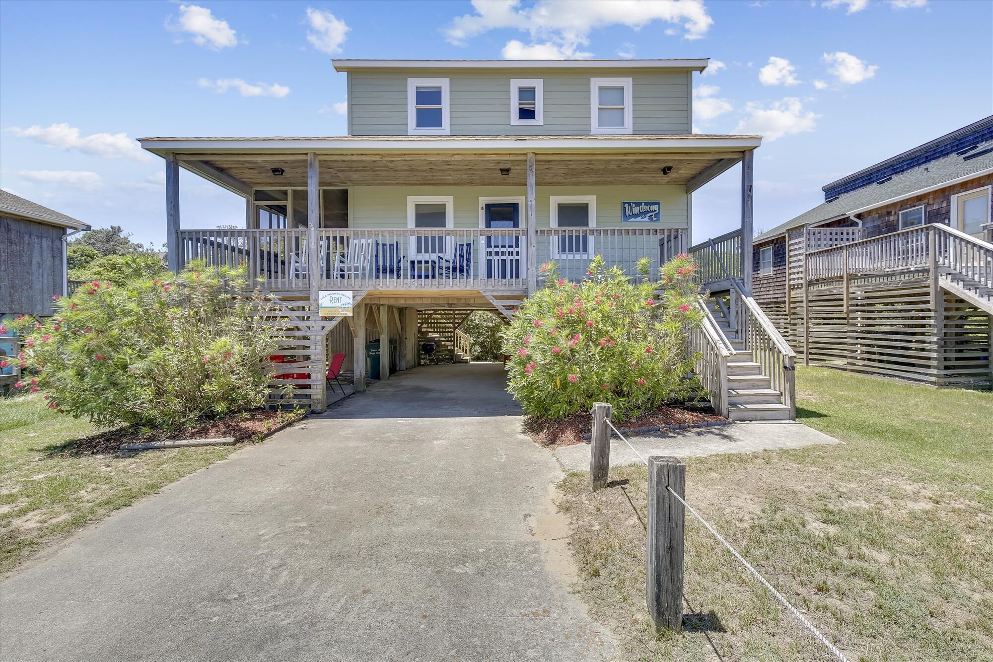 Classic Nags Head cottage, short stroll to the beach! On a quiet street.