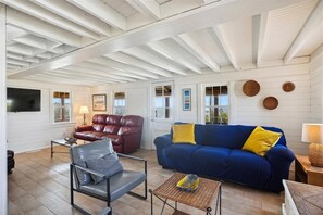 TV, caminetto, lettore DVD