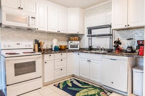 冰箱、微波炉、烤箱、炉灶