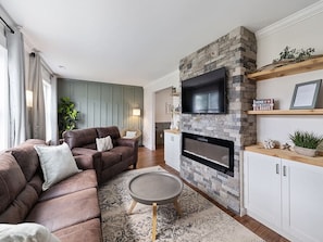 Smart TV, fireplace