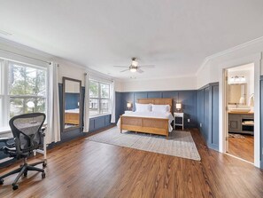 3 camere, una scrivania, ferro/asse da stiro, culla da viaggio