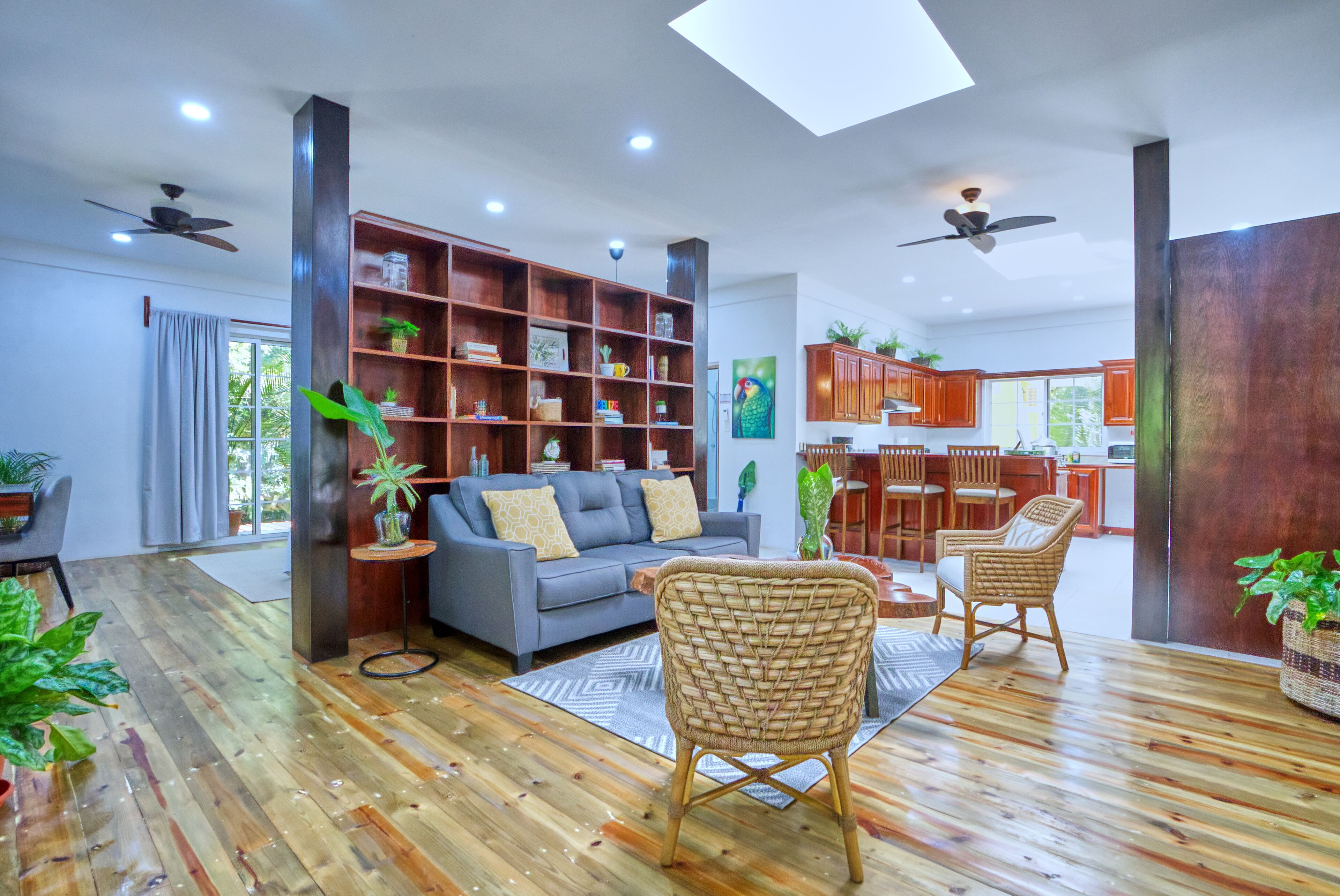 Luxury Penthouse | Living area | 36-inch Smart TV with digital channels, TV, Netflix