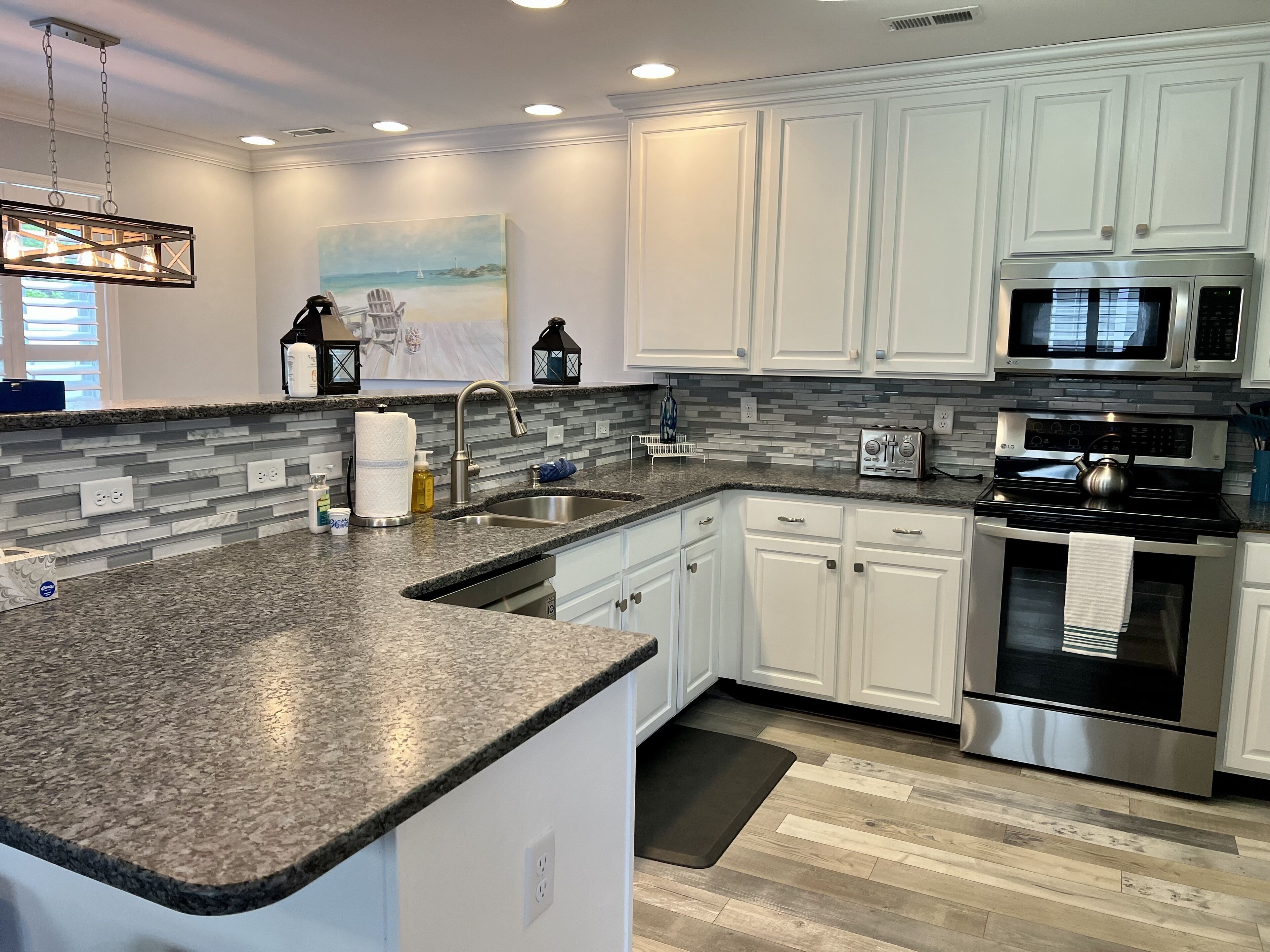 ثلاجة، ميكروويف، فرن، موقد طهي مسطح